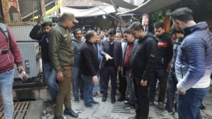 Commissioner JMC visits Sabzi Mandi Parade to review facilities